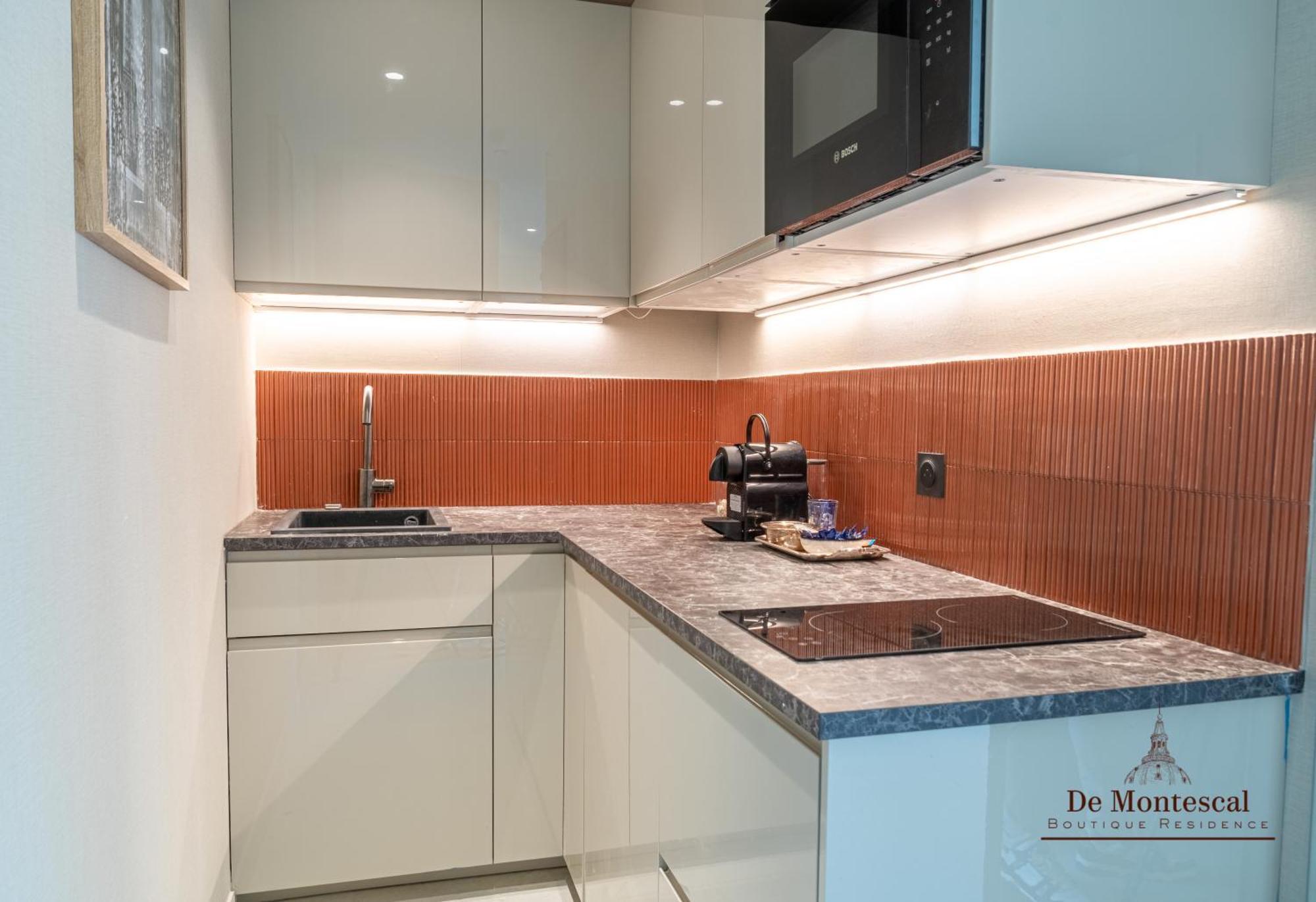 De Montescal - Hot Tub And Ac Cosy Apartment A Prime Location 40M2 Paris Exterior photo